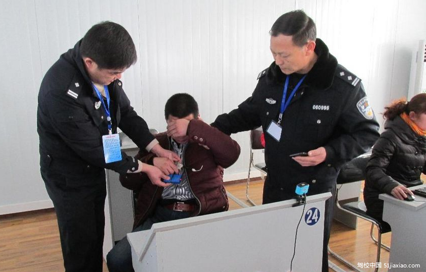 考试用高科技作弊成绩全作废