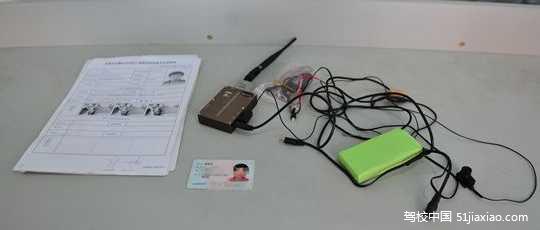 男子学车三年还考不出驾照,教练最后拿出＂大招＂