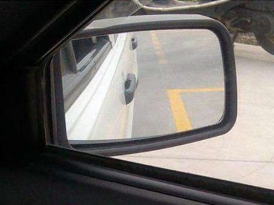 科二倒车入库车身不直？教你几个小窍门轻松搞定！