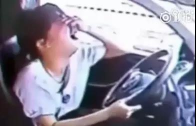 奔溃！科目二接连挂5次，学员车里放声大哭…火了！