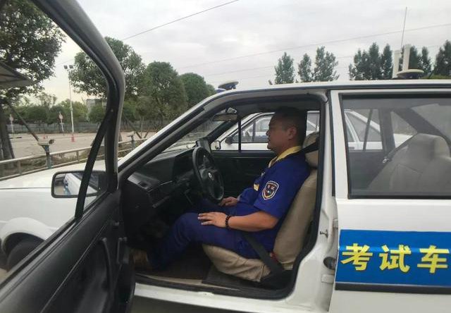 图解后视镜调整技巧