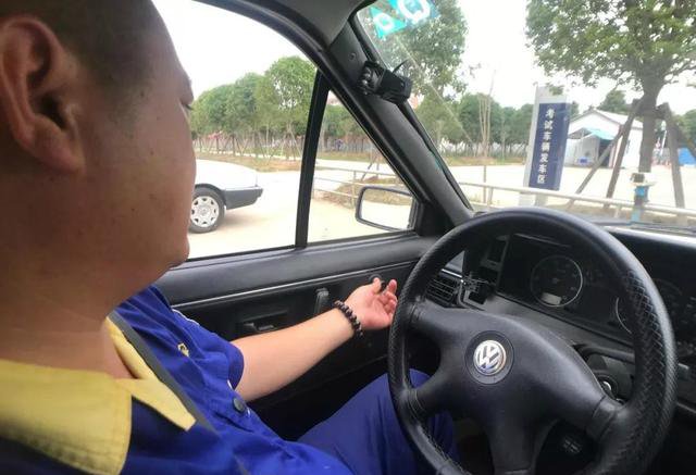 图解后视镜调整技巧