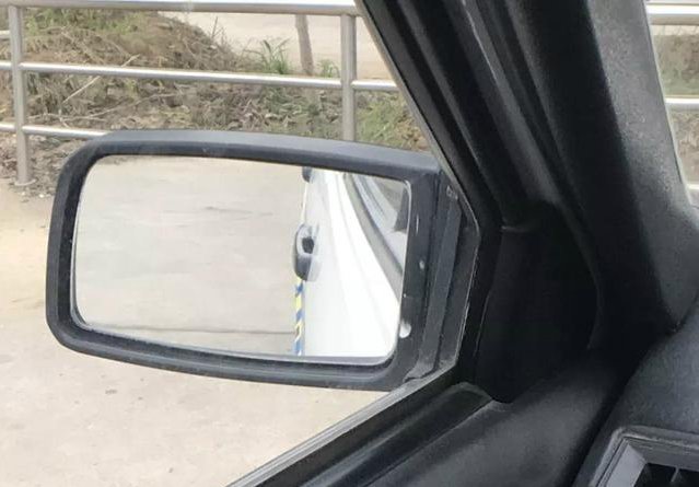 图解后视镜调整技巧