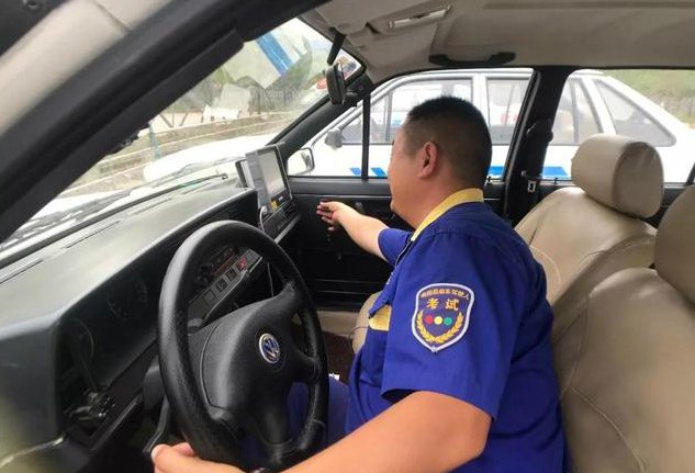 图解后视镜调整技巧