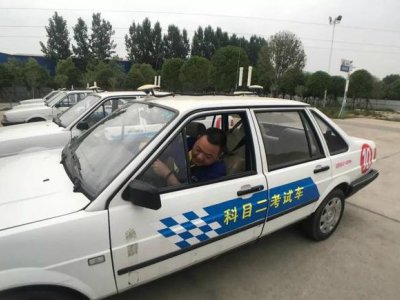图解后视镜调整技巧