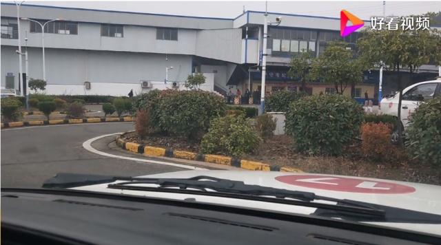 图解曲线行驶满分教程：看点技巧+打方向盘全部学到位！