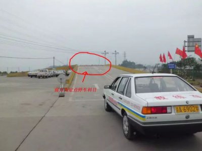 科二坡道熄火怎么治？赶紧试试这个方法，不溜车不熄火高清图解