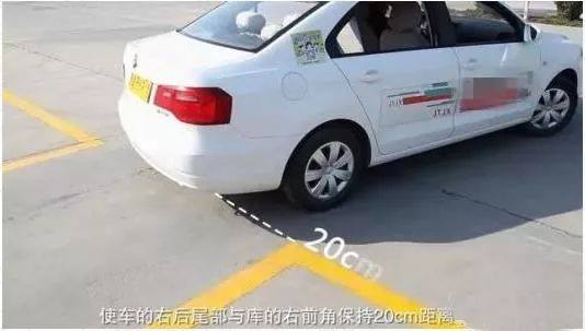科二倒车入库总是压线？资深教练两个技巧快速补救！