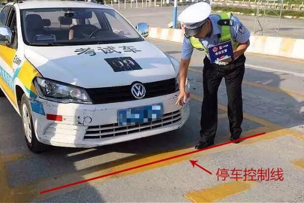 科目二考场实景拍摄，教练示范满分操作！认准这些点位就能过！