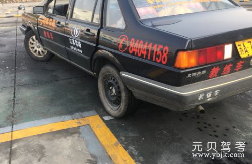倒车入库丨发生偏移如何回正方向？可以分2步