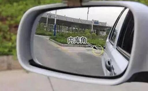 科目二侧方位停车技巧：三把方向就入库！