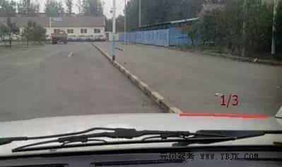 科二倒车入库、侧方停车、坡道30公分距离操作大全，看准距离不压线