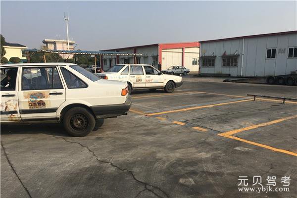 倒车入库需要注意的3点，没有教练会提醒你