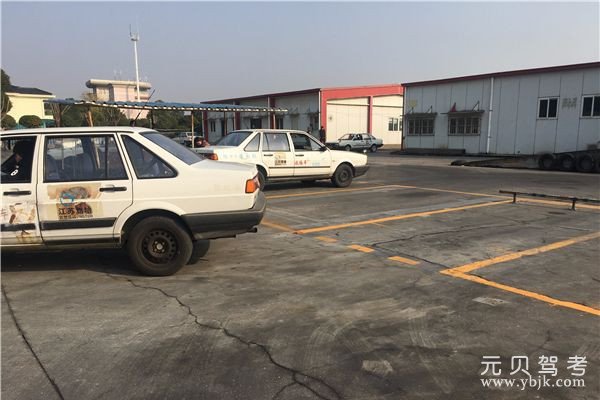 库车金达驾校-倒车入库修正方向