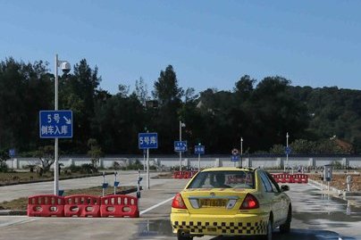倒车入库方向盘什么时候应该打死？