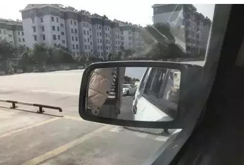 科二倒车入库必须要知道的4点,附图解教程
