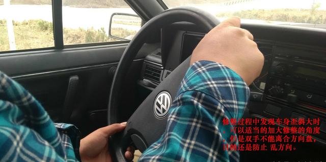 倒车入库乱方向，车身出线？老教练一招教你解决！