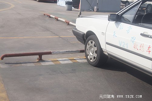 高清大图倒车入库技巧