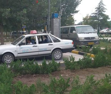 倒车已入库却错过方向回正时机,,压线好可惜怎么破