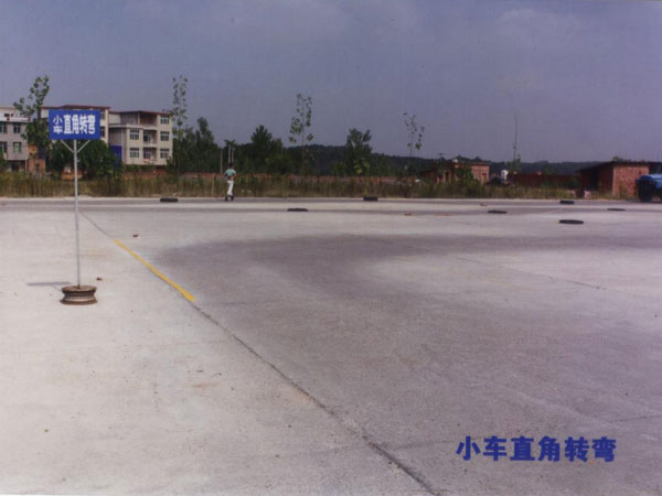 直角转弯什么时候打方向盘才是完美的