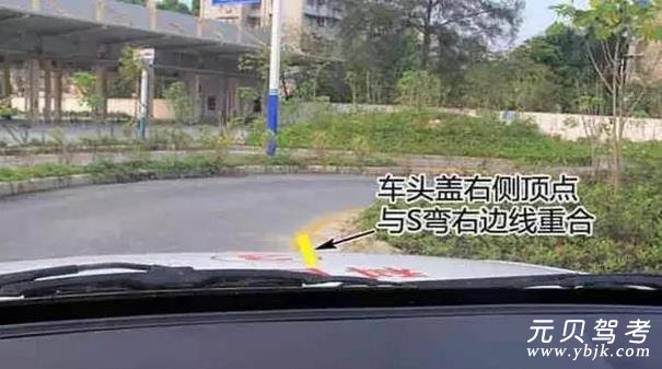 S型路曲线行驶技巧,左一圈右一圈过了