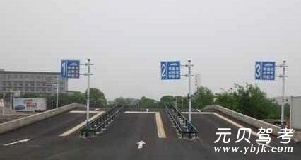 如何半坡定点停车