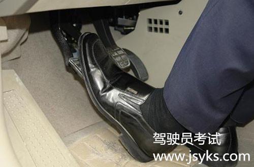 细数科目二中常见的不良动作，小心考砸啊！