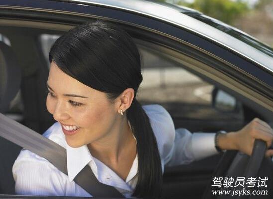 驾驶员宝典：倒车的这些注意事项你知道多少？