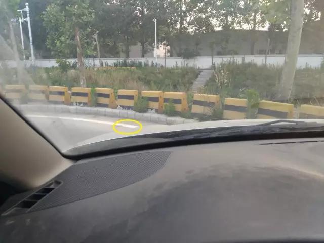 科二曲线行驶如何不压线