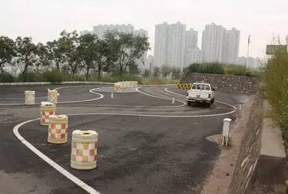 科目二中如何控制车速