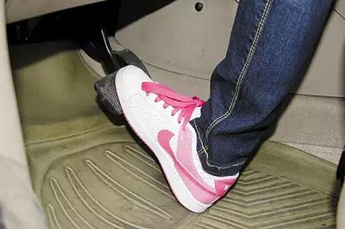 上车、起步、换挡