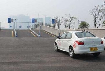 科二技巧丨不同路况的起步方法