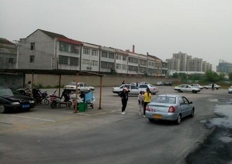 明明一起学的车