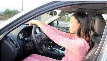 后视镜和座椅怎么调
