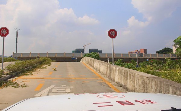 坡道定点停车与起步难点攻克