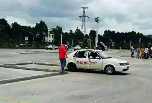 科目二中途停车怎么办