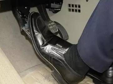 科目二考试如何控制车速