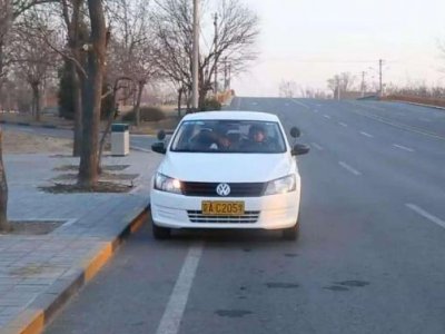 靠边停车30公分有那么难吗