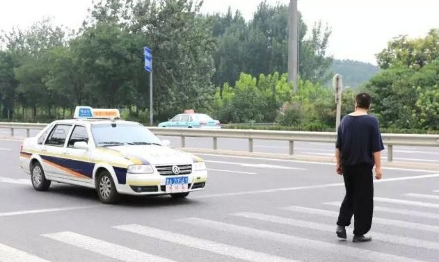 科目三考试如何避免安全员踩刹车