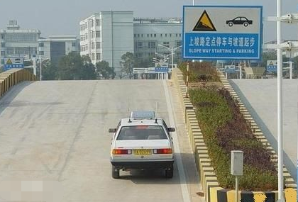 科目二半坡起步经常熄火怎么办
