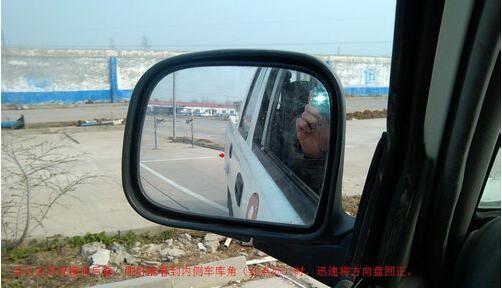 皮卡侧方停车技巧