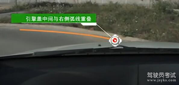 曲线行驶怎么看点打方向