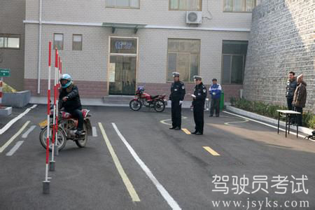 摩托车科目二考试技巧图解！