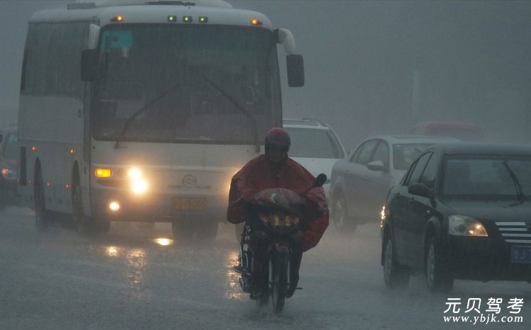 下雨天考驾照技巧 考驾照遇到下雨天怎么办