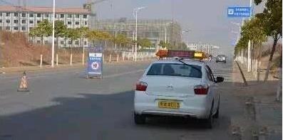 科三靠边停车30公分