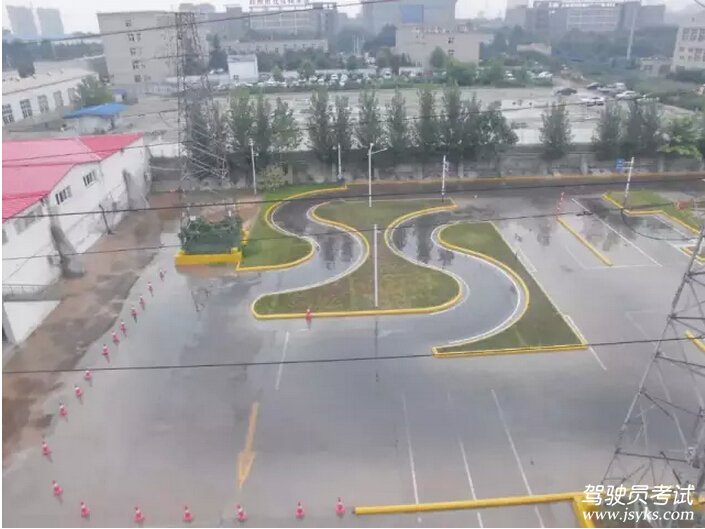 科目二曲线行驶考试技巧 第1张-库车驾校排名-报名电话-价格表-考驾照流程-科目考试技巧