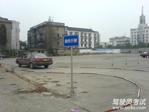 曲线行驶注意事项