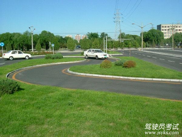 科目二曲线行驶的技巧