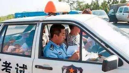 科三右手换着挡