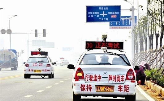 科三右手换着挡